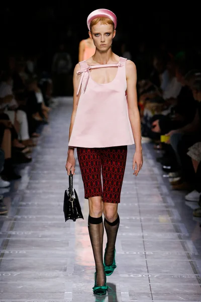 Look 10